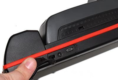 FPrint Pay 01 порт USB, разъем питания, замок на корпусе и чей-то палец